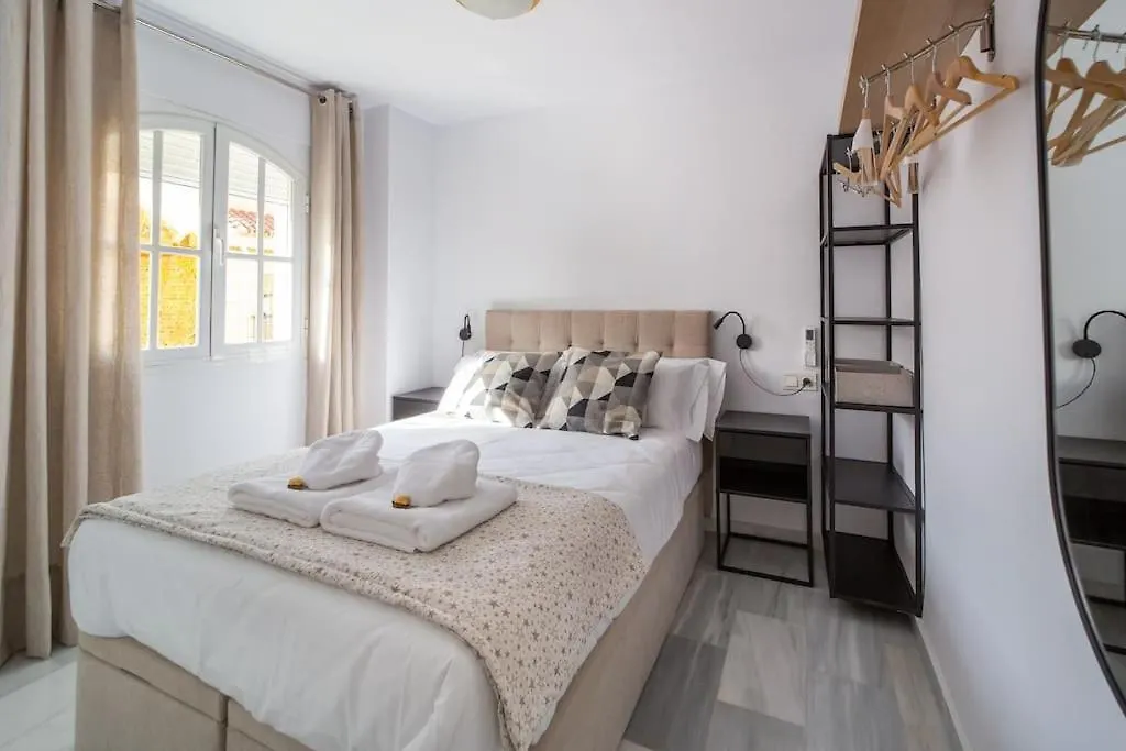 Central And Beautiful Apartment - Free Parking Malaga