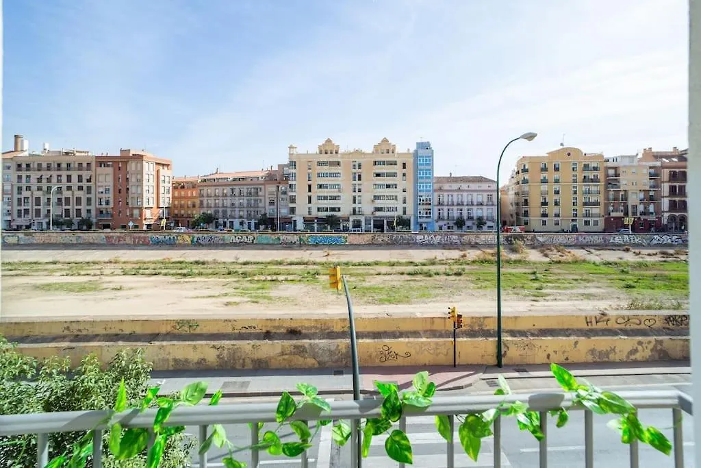 Central And Beautiful Apartment - Free Parking Malaga