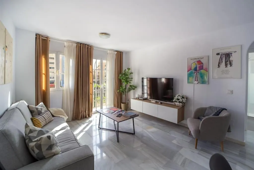 Central And Beautiful Apartment - Free Parking Malaga