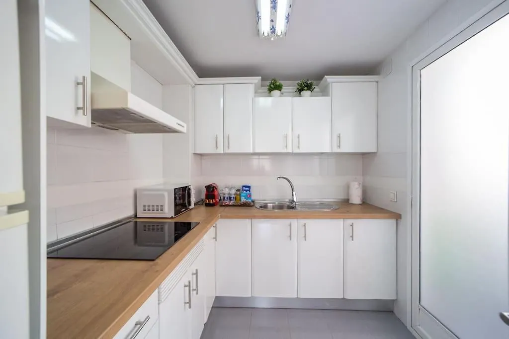 Central And Beautiful Apartment - Free Parking Malaga