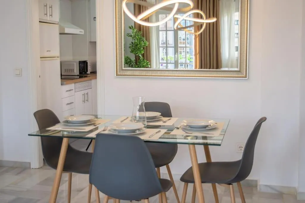 Central And Beautiful Apartment - Free Parking Malaga Spain