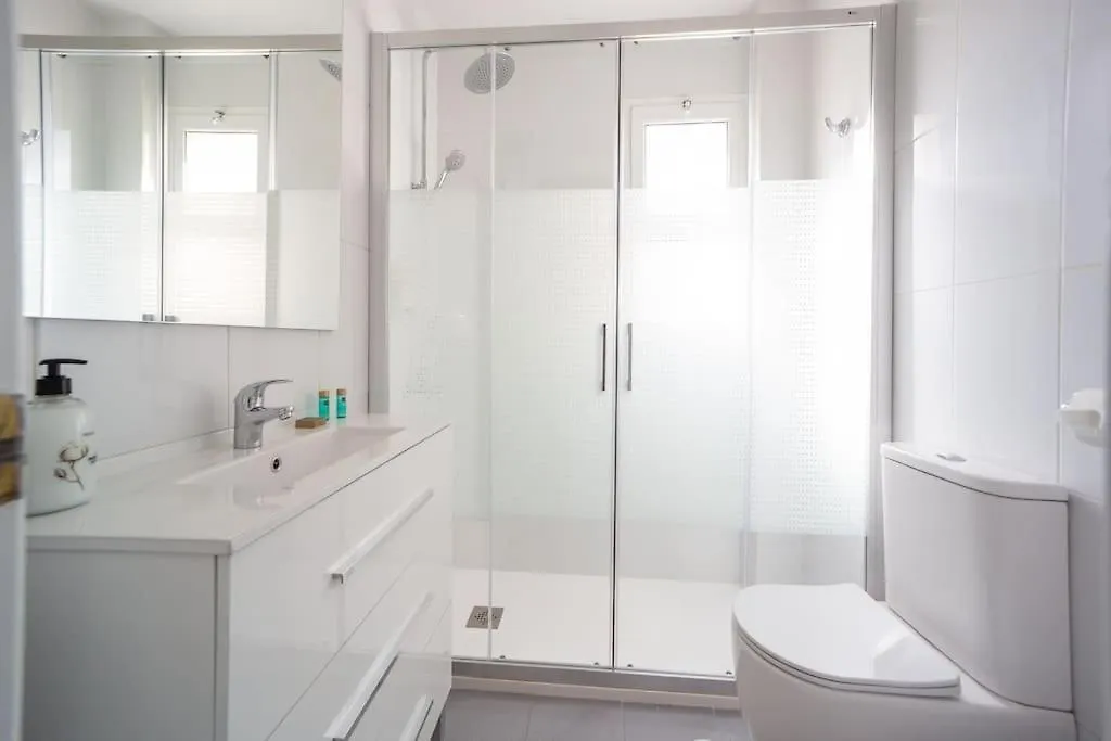 Central And Beautiful Apartment - Free Parking Malaga Spain